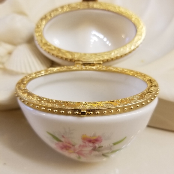 Porcelain heart shaped trinket - Picture 3 of 7